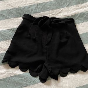 Black scalloped hem shorts size medium